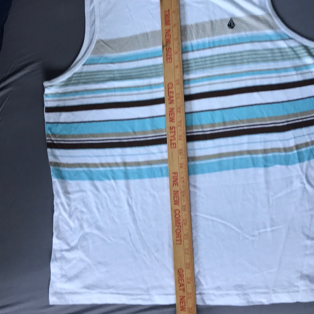 Volcom Tank Top Large - image 2